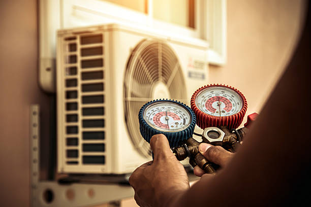 Professional Hvac technician working in Hiram, GA